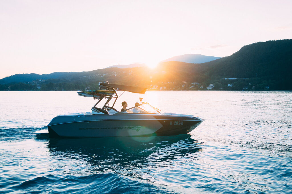 People enjoying a boat on the water, register your boat in Washington state concept.